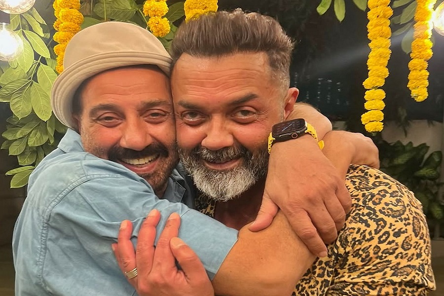 Sunny Deol lovingly wraps arms around `little brother`Bobby Deol